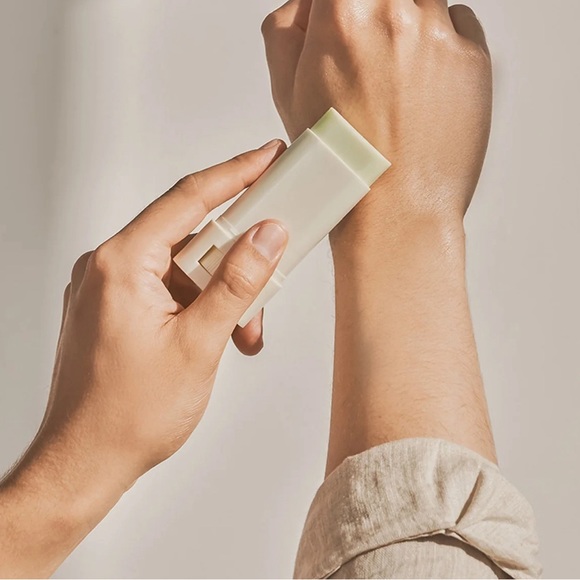 Matte Sun Stick : Mugwort+Camelia (SPF 50+ PA++++) brand new in box - Picture 5 of 8